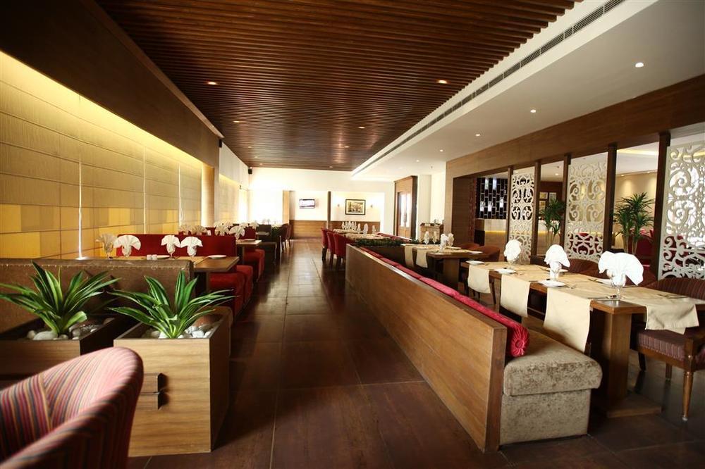 安巴拉贝斯特韦斯特乡村伍兹酒店 Ambāla 餐厅 照片