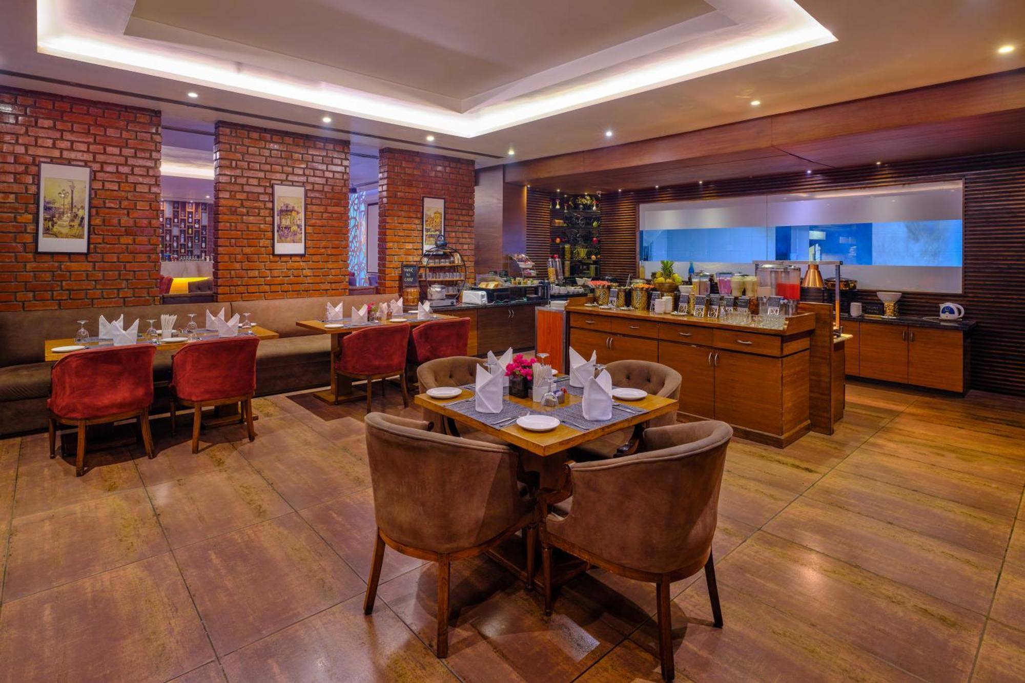 安巴拉贝斯特韦斯特乡村伍兹酒店 Ambāla 外观 照片