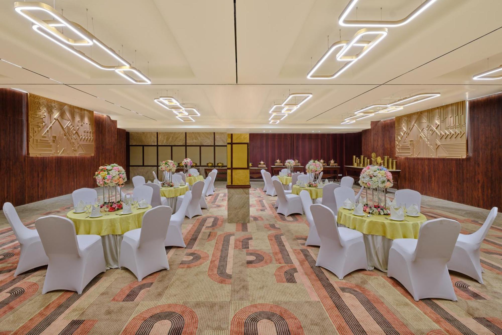 安巴拉贝斯特韦斯特乡村伍兹酒店 Ambāla 外观 照片