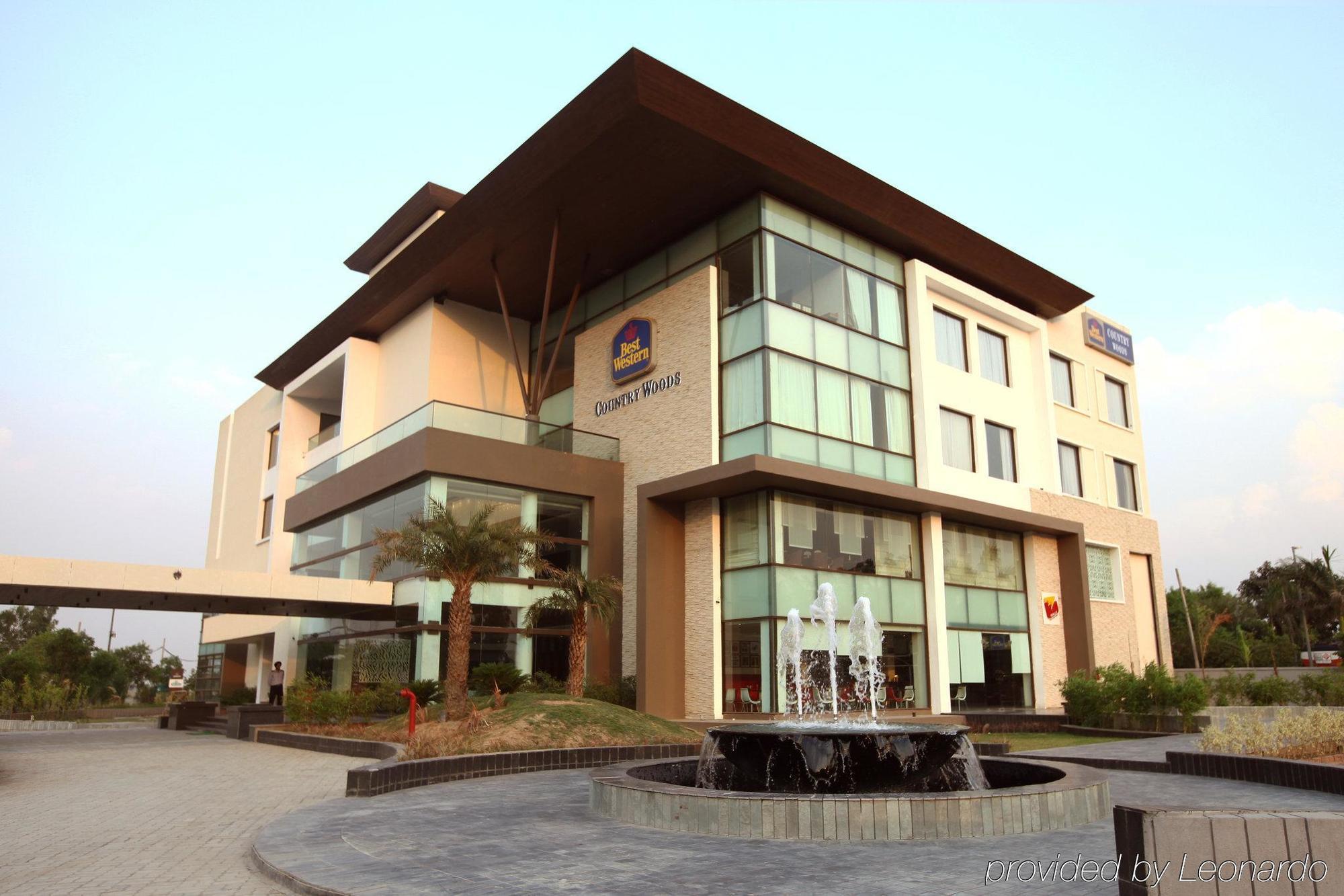 安巴拉贝斯特韦斯特乡村伍兹酒店 Ambāla 外观 照片